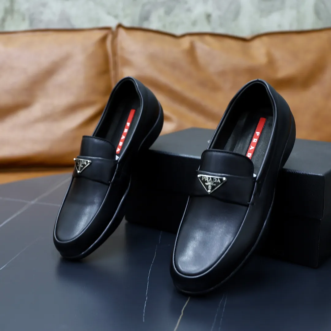 Factory price: 600💰Top original order Brand: PRADA (Prada) Standard code: Men's size 38/44 (45 can be customized) Grade: Same as the official website Material: Original cowhide surface, cowhide lining, original wear-resistant soft outsole Style category: Business casual slip-on shoes, young fashion, European and American trends, British style Color: actual picture color